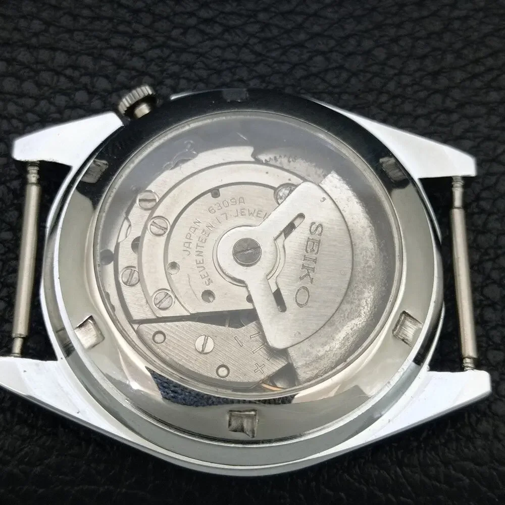 Vintage 1975 Seiko Automatic Mens Silver Watch W/daydate & Red Accents